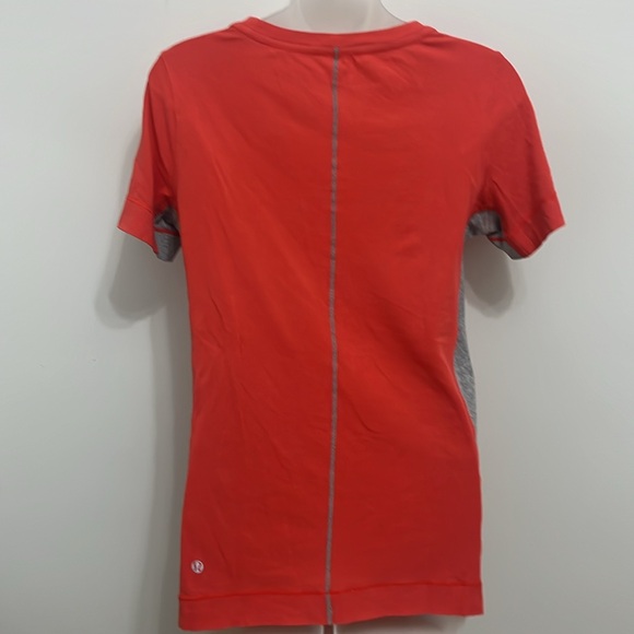 Lululemon tee - Picture 4 of 6